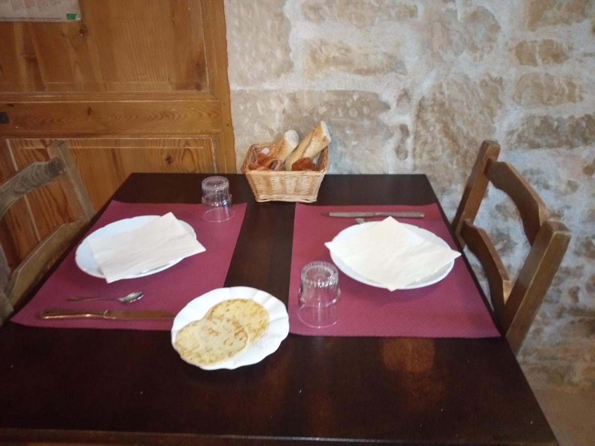 Hotel Du Donjon Aulnay  Экстерьер фото