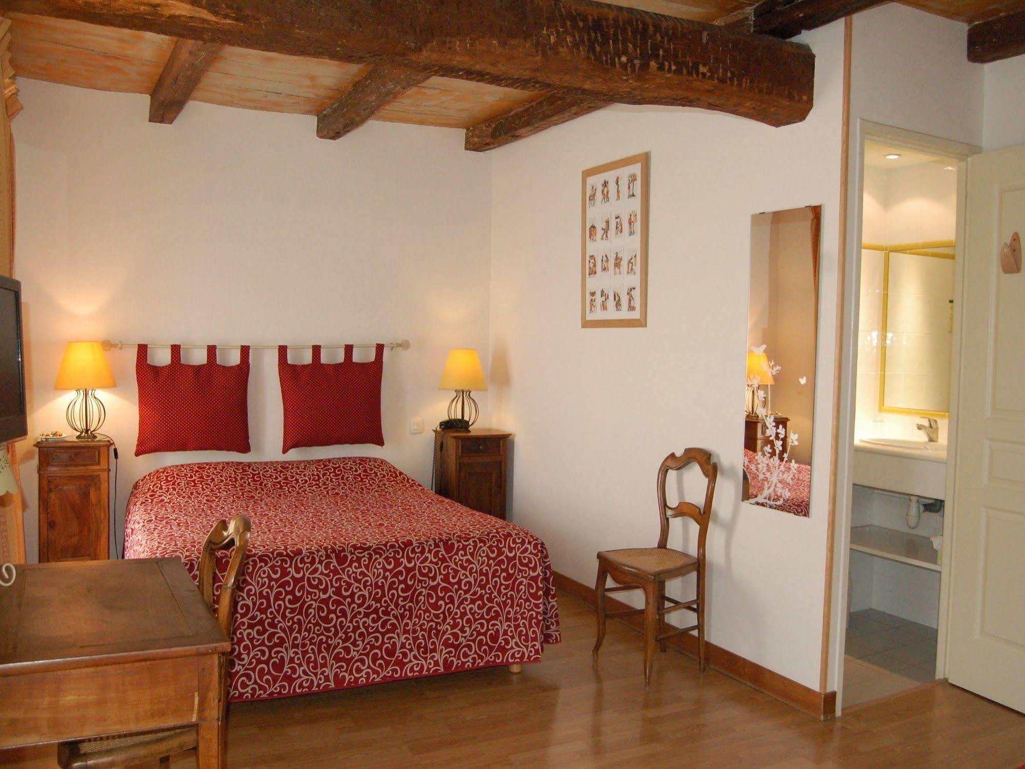 Hotel Du Donjon Aulnay  Экстерьер фото