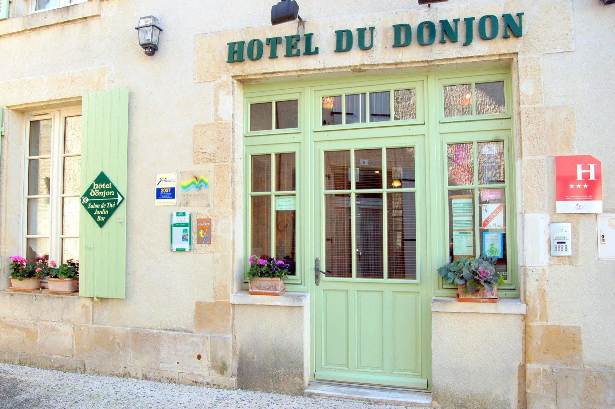 Hotel Du Donjon Aulnay  Экстерьер фото