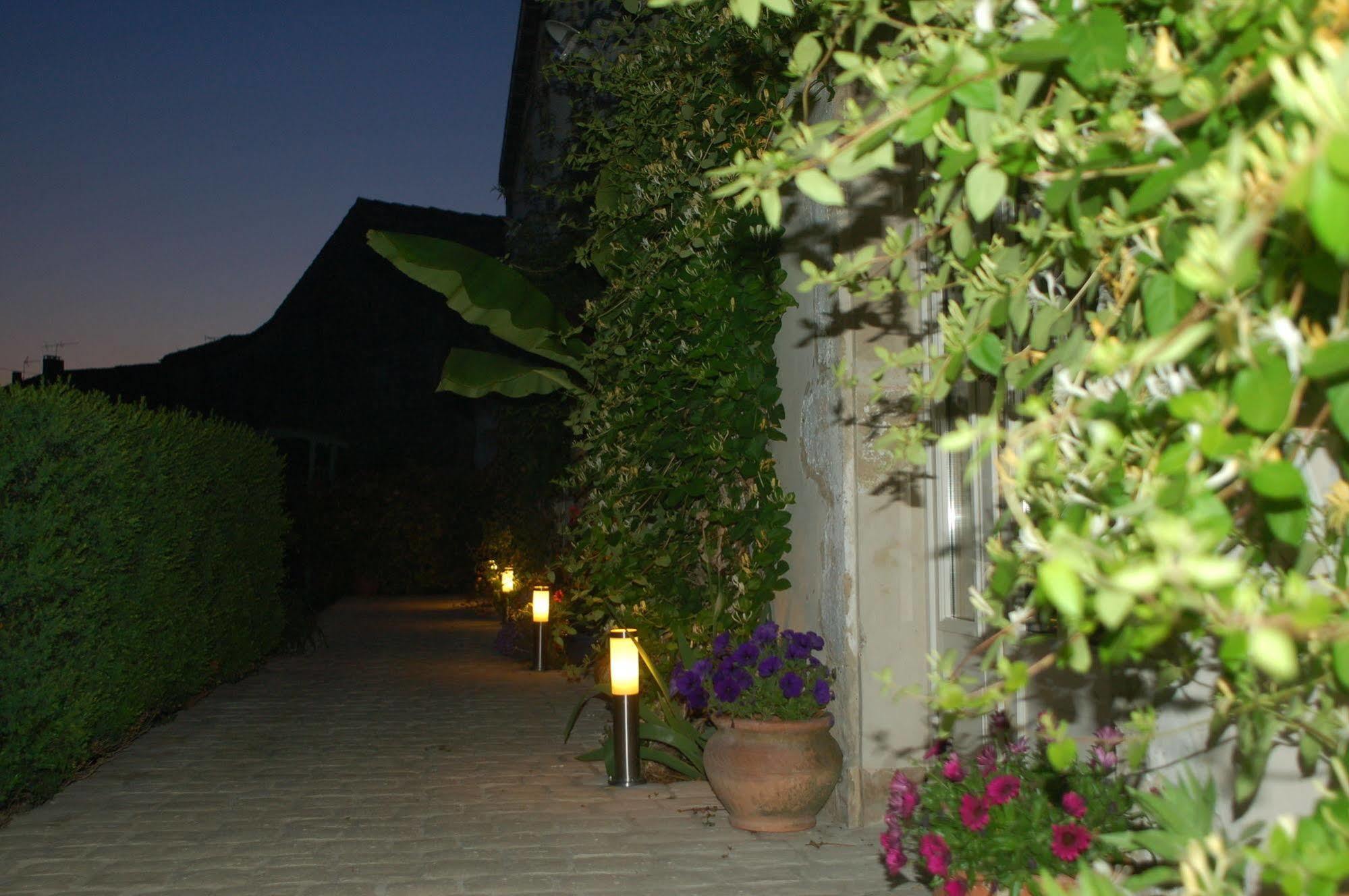 Hotel Du Donjon Aulnay  Экстерьер фото