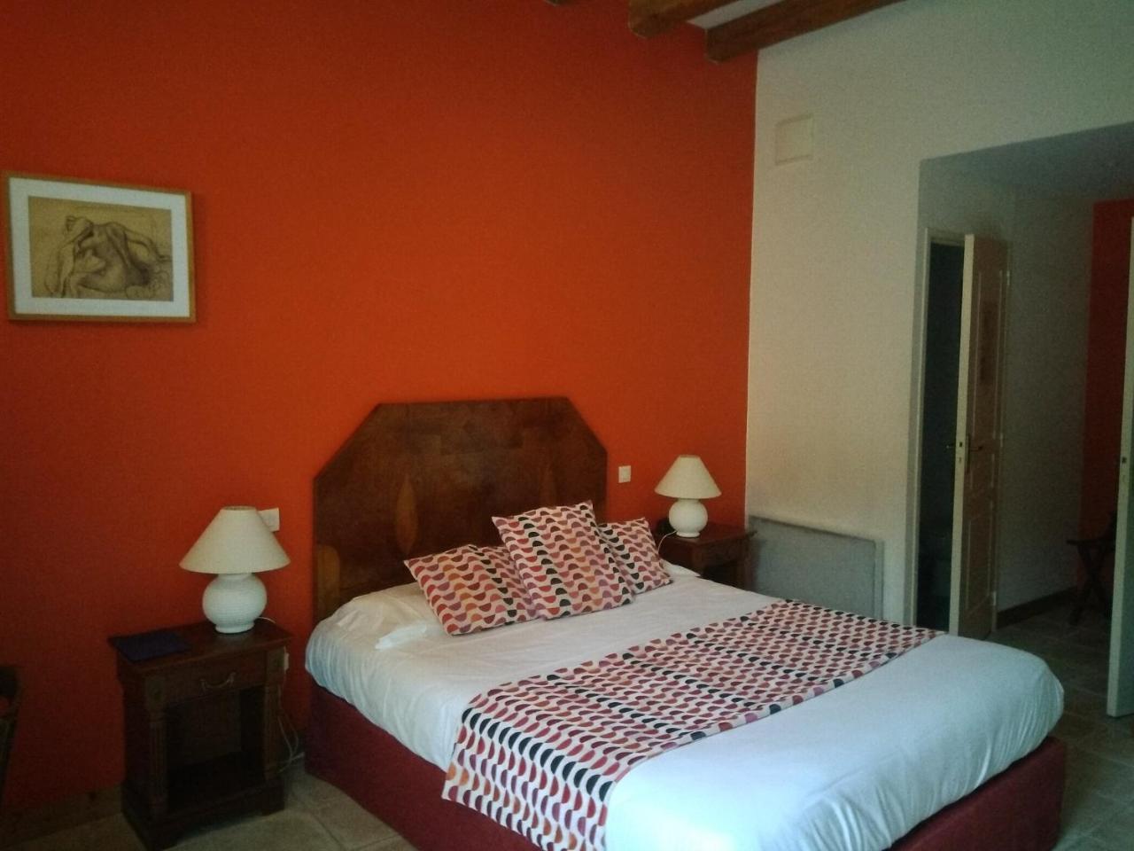 Hotel Du Donjon Aulnay  Экстерьер фото