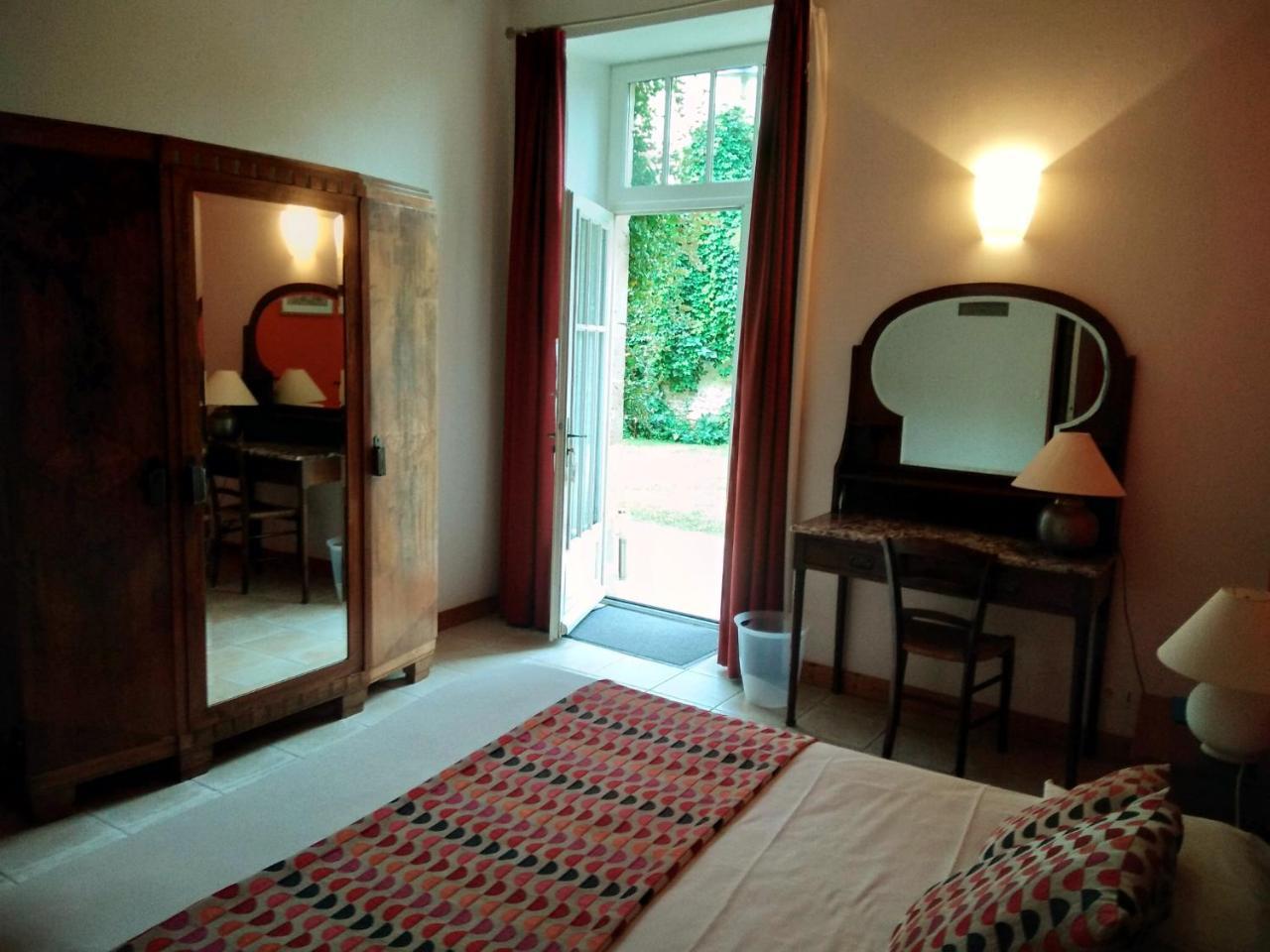 Hotel Du Donjon Aulnay  Экстерьер фото