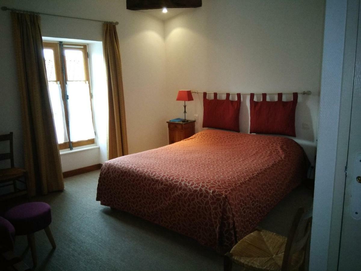 Hotel Du Donjon Aulnay  Экстерьер фото